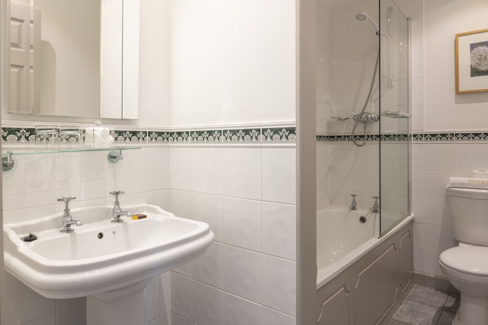 4 Poster Double Room with Loch View - Photo 4