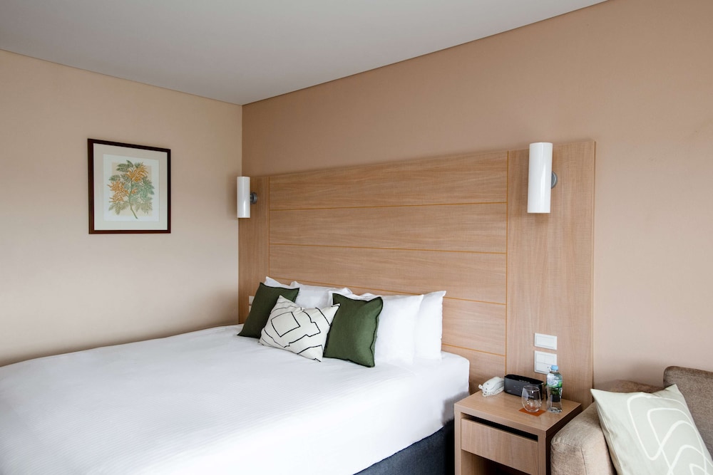 Deluxe Room, 1 Queen Bed, Balcony - Photo 2