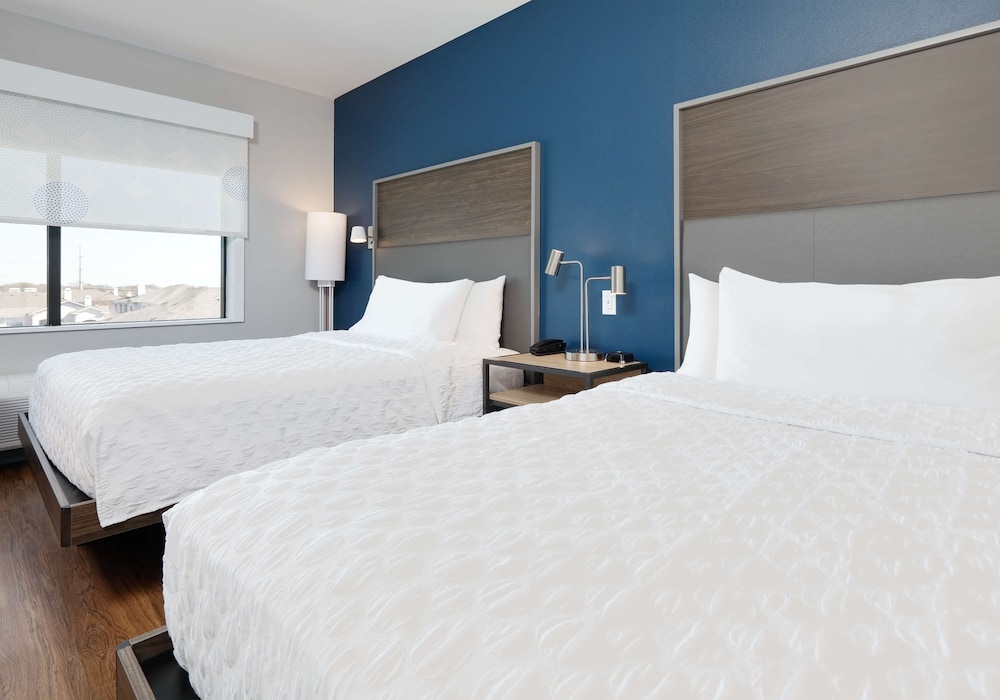 Room, 2 Queen Beds, Accessible, Bathtub - Photo 1