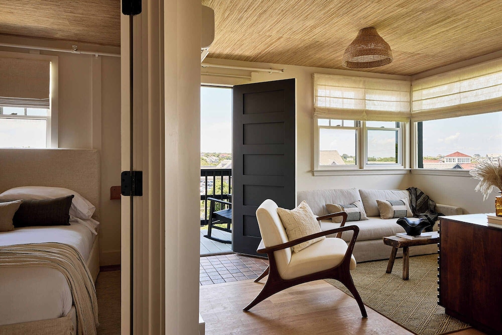 Gables 2-Bedroom Suite with Twin Bunks