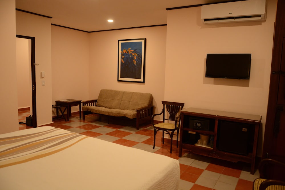 Deluxe Suite, 1 King Bed, Non Smoking (San Francisco y Zaragoza) photo 1