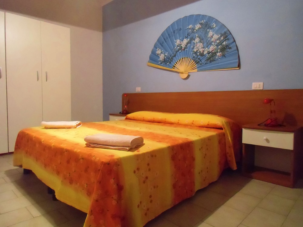 Apartment, 2 Bedrooms, Garden Area photo 1