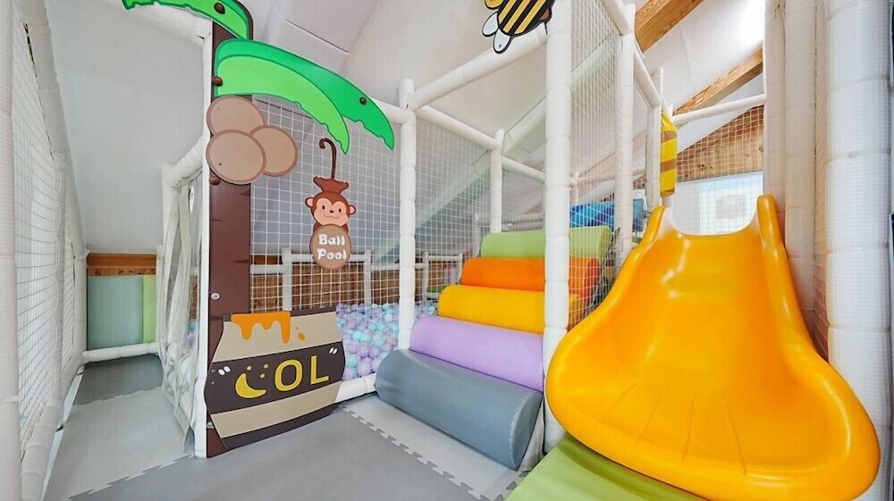 Room (Kids Private House) - Photo 6