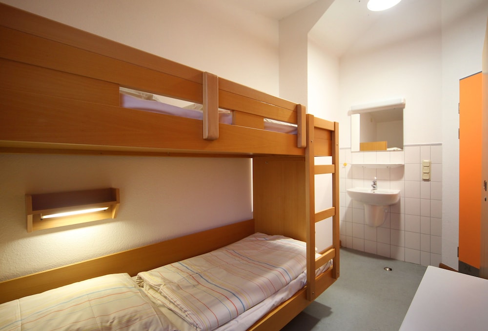 Apartment, Private Bathroom (3 bunk beds) photo 3