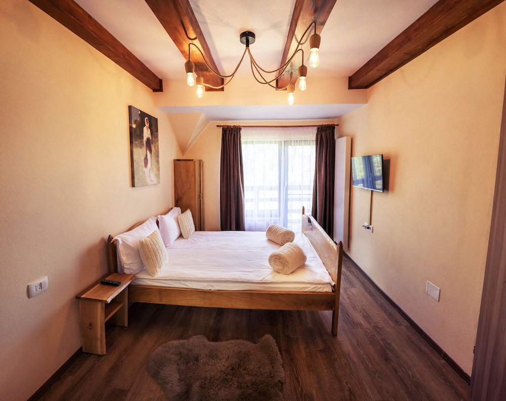 Luxury Double Room, 1 King Bed, Garden View photo 3