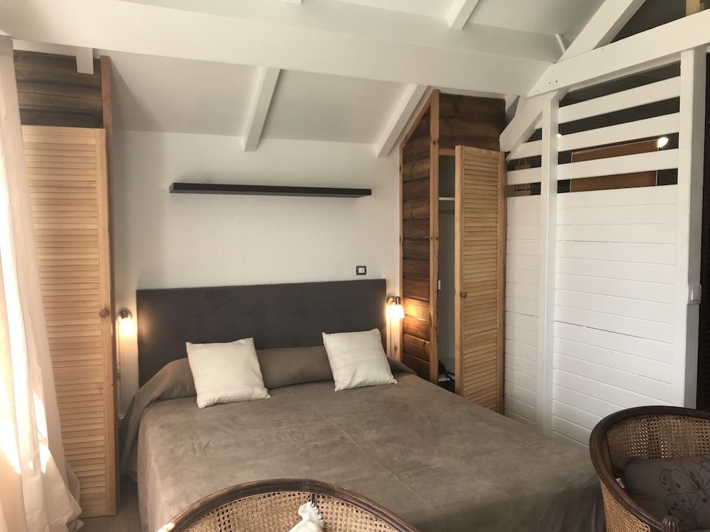 Comfort Studio, 1 Queen Bed, Kitchenette, Sea View photo 2