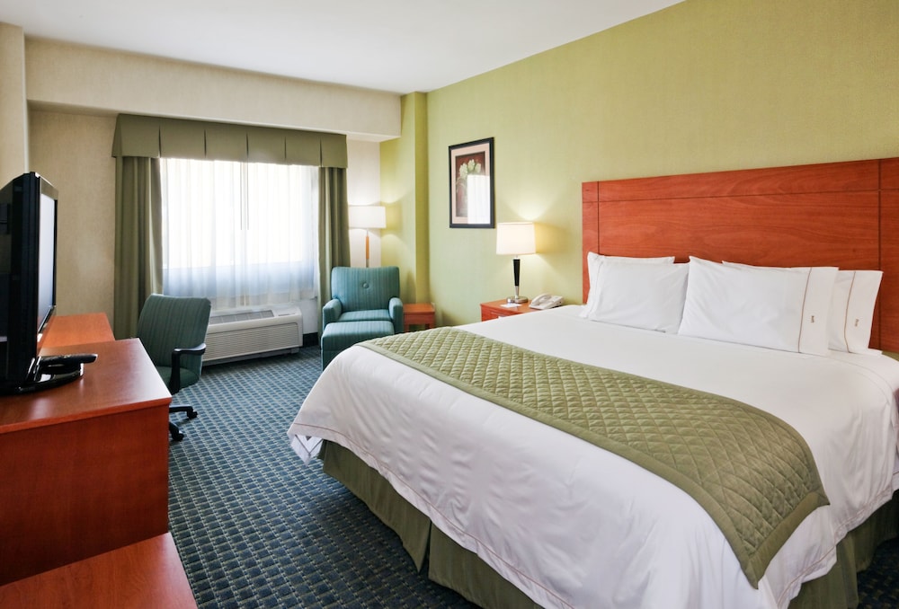 Suite, 2 Queen Beds - Photo 2
