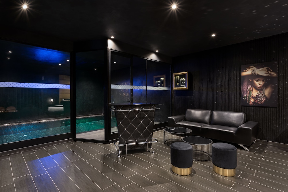 Signature Suite, Private Pool