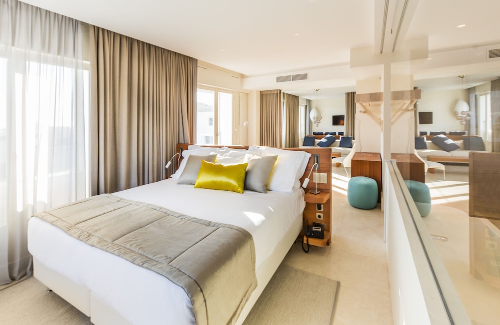 Suite, 1 King Bed, Sea View - Photo 6