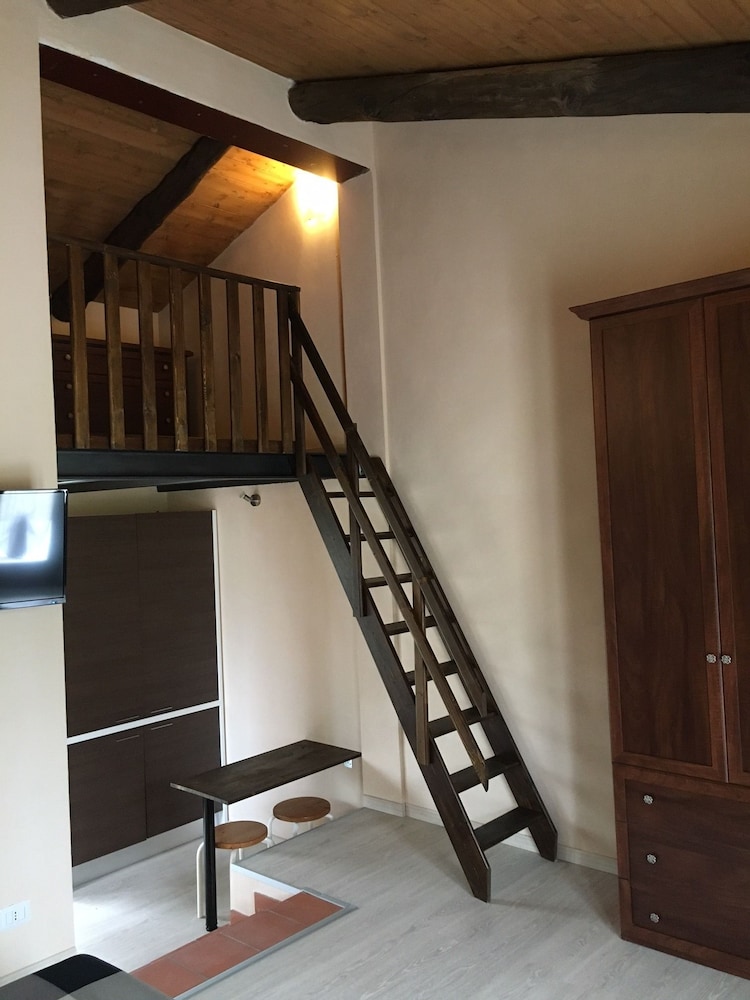 Traditional Studio, 2 Double Beds, Kitchenette photo 3
