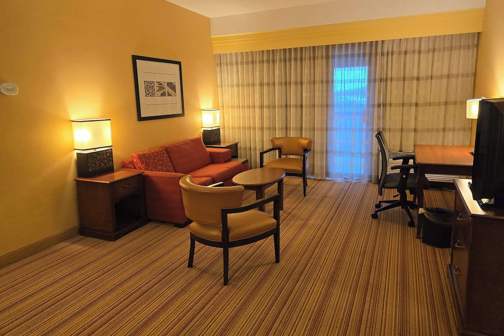 Standard Room, 1 King Bed, Non Smoking - Photo 16