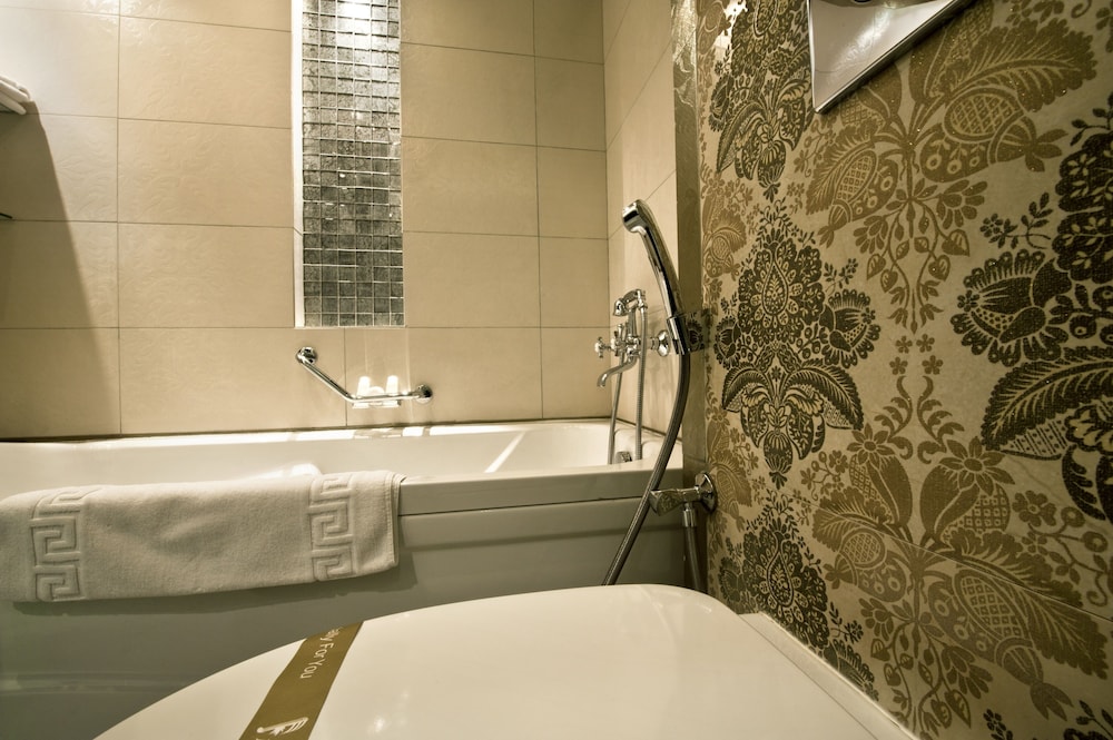 Executive Suite - Photo 5