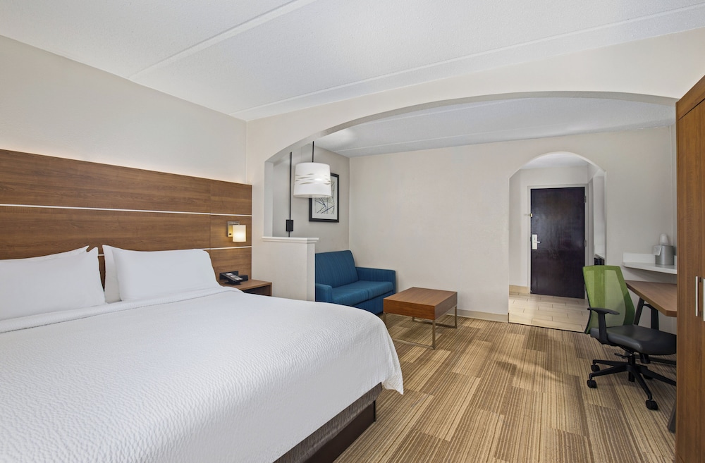 Suite, 1 King Bed with Sofa bed (Wet Bar) - Photo 5