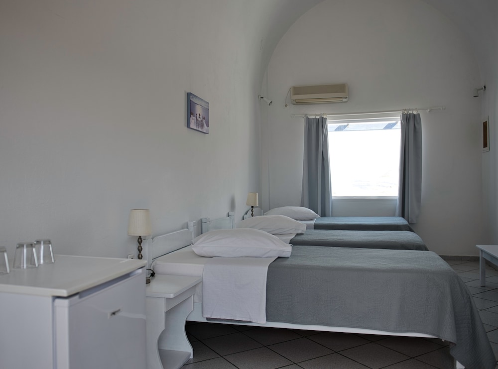 Triple Room, Pool View - Photo 1