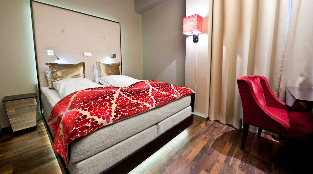 Standard Room, 1 Queen Bed