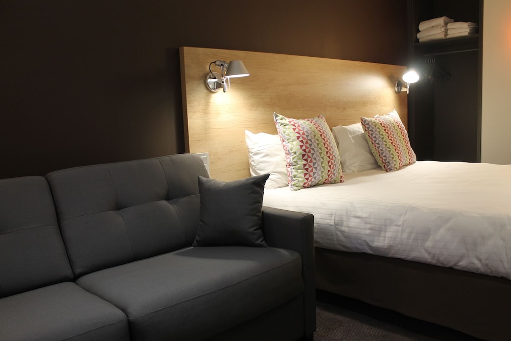 Standard Room, Multiple Beds photo 3