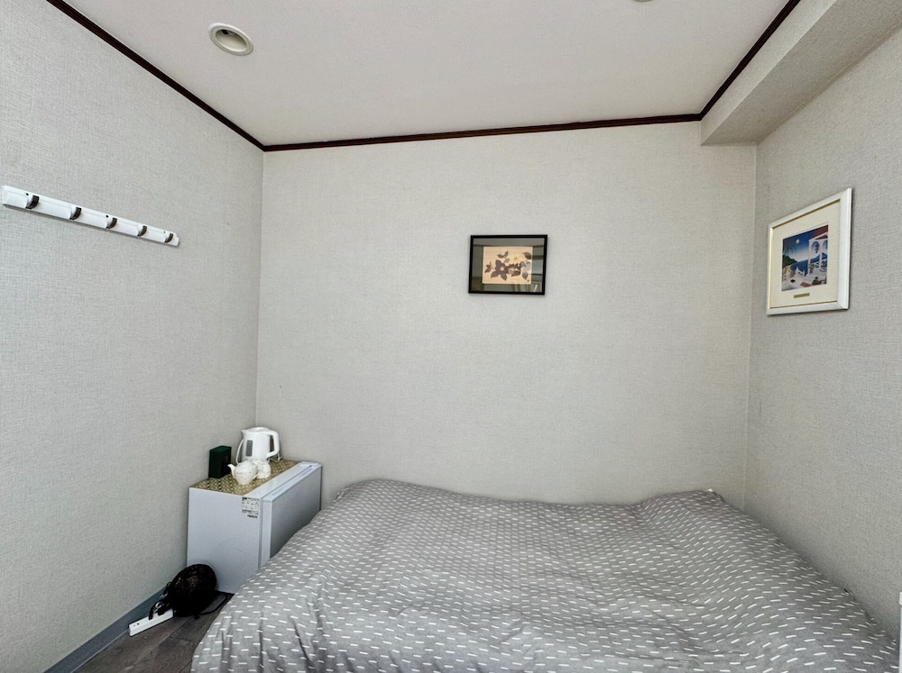 Basic Triple Room photo 2
