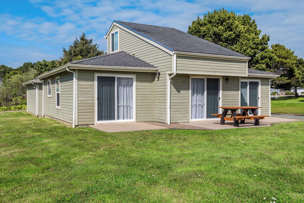 Standard House, 1 Twin Bed, Non Smoking, Kitchen (Living Room;No Pets, Full Kitchen)