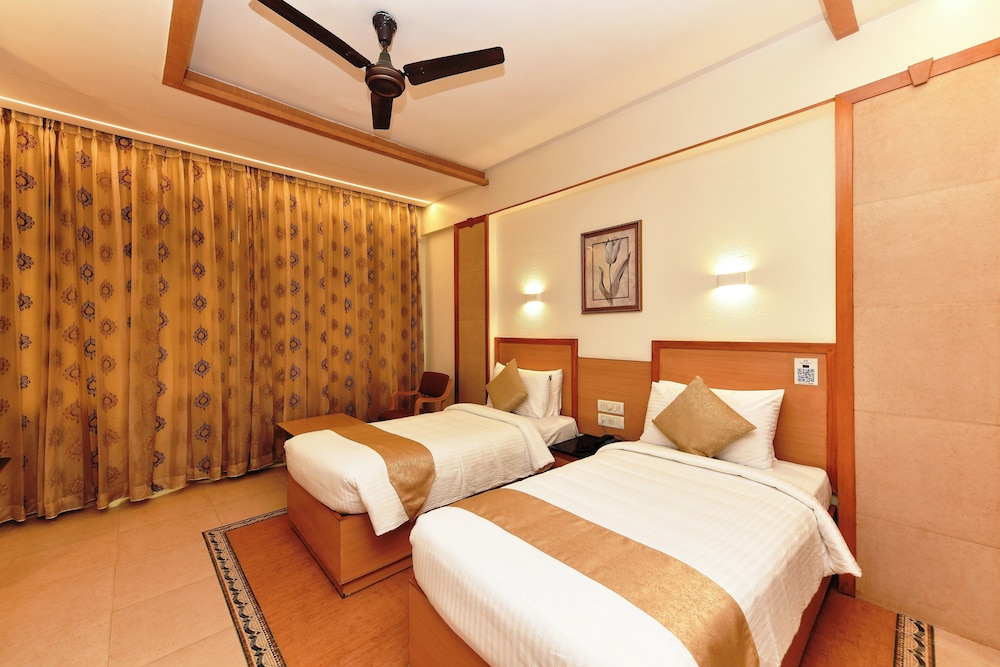 Luxury Twin Room, 1 Large Twin Bed, Non Smoking, City View photo 3