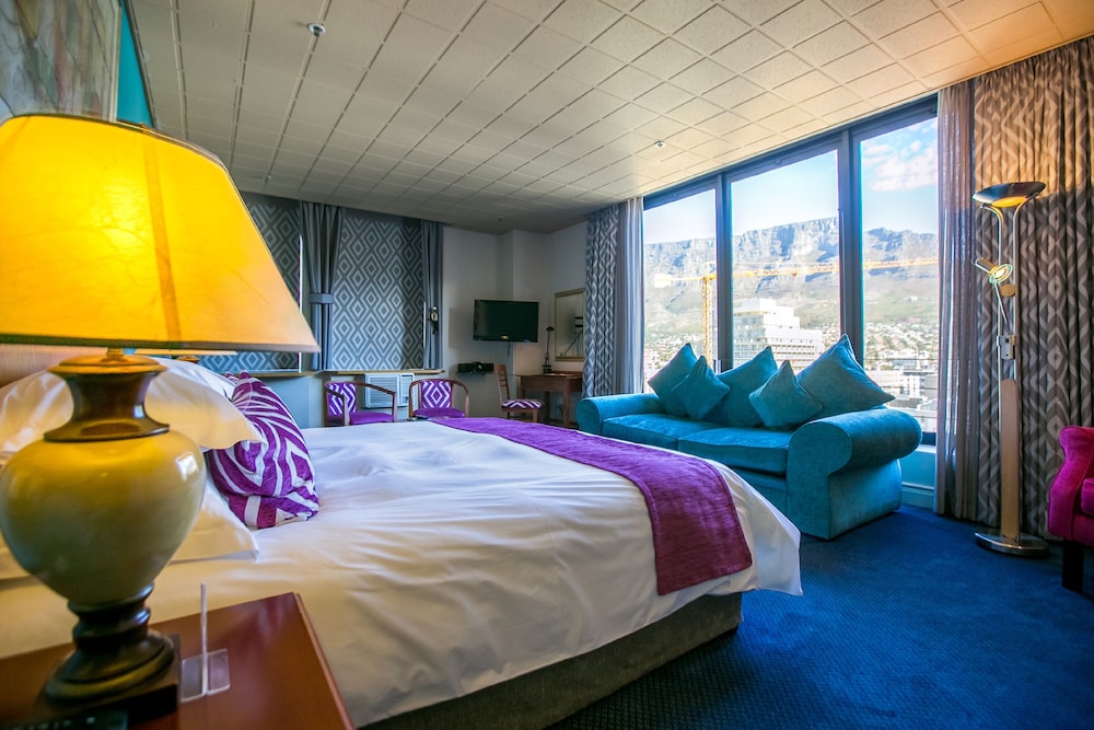 Suite, 1 King Bed - Photo 4