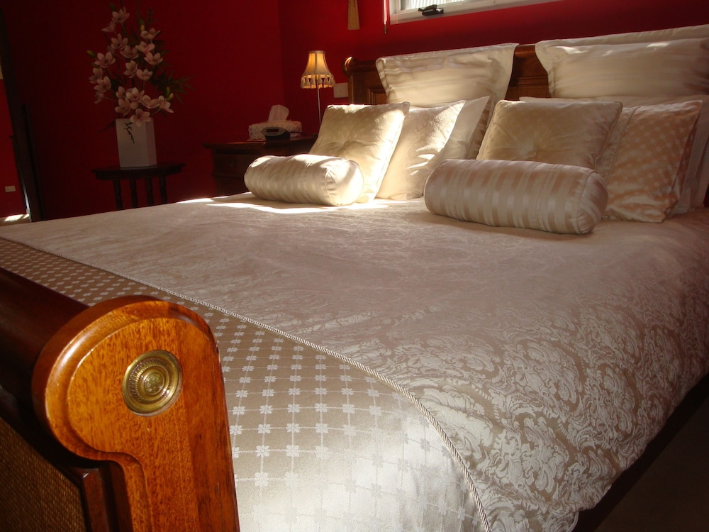 Superior King Spa Suite photo 2