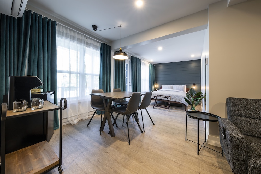 Comfort Suite, Balcony