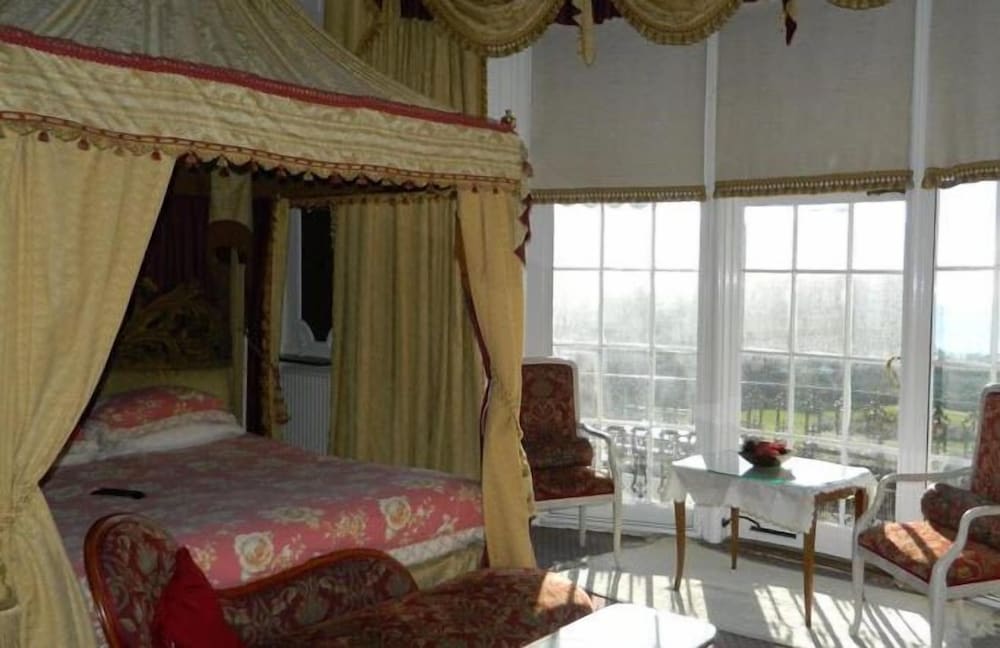 Double Room (Four Poster) photo 2