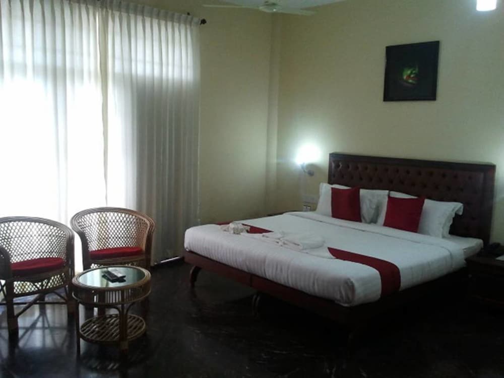 Basic Double Room, 1 Queen Bed, Non Smoking photo 2