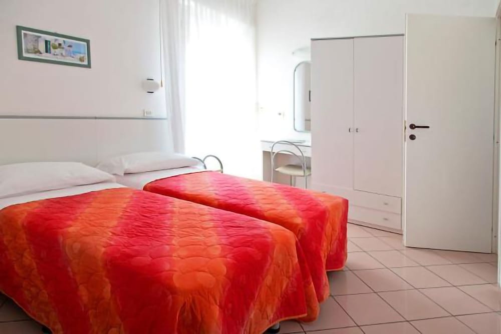 Standard Double Room - Photo 3