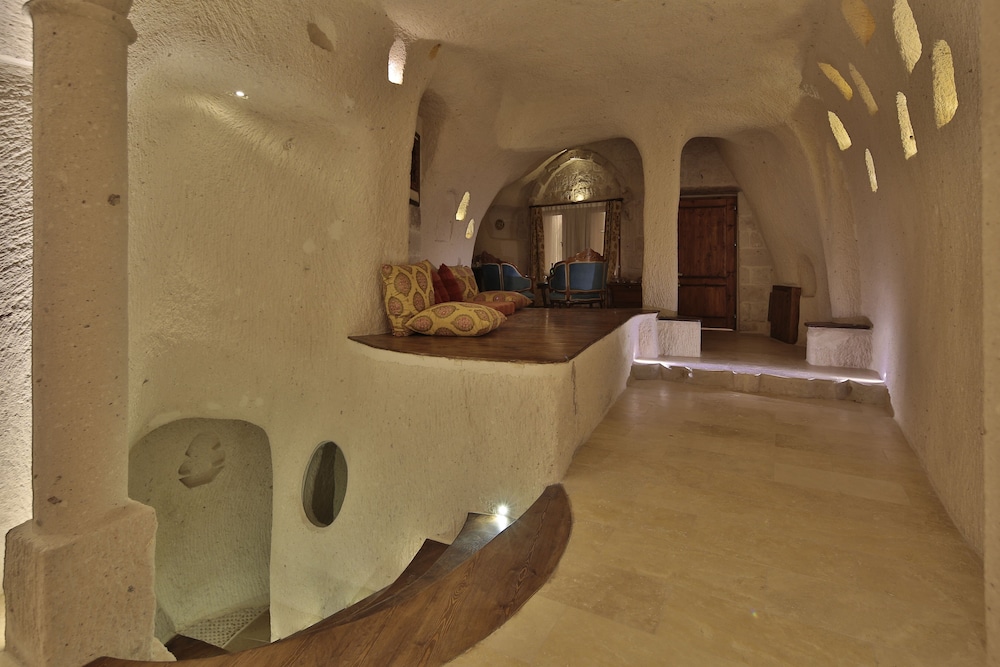 Honeymoon Suite (Romance Cave) photo 3