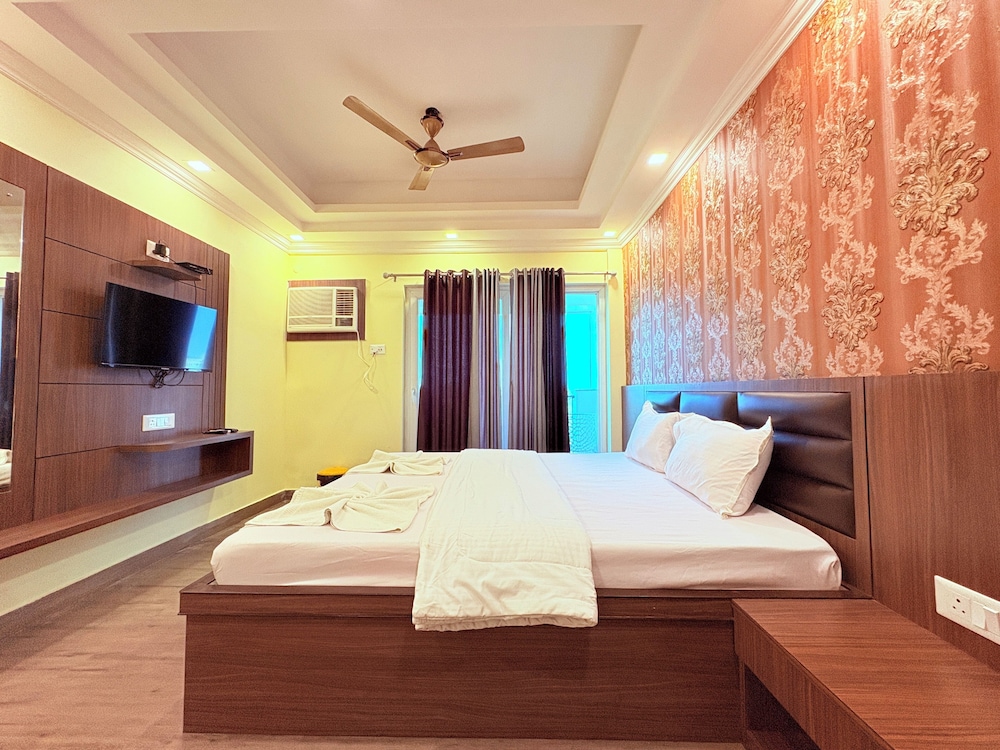 Deluxe Double Room, 1 King Bed, City View