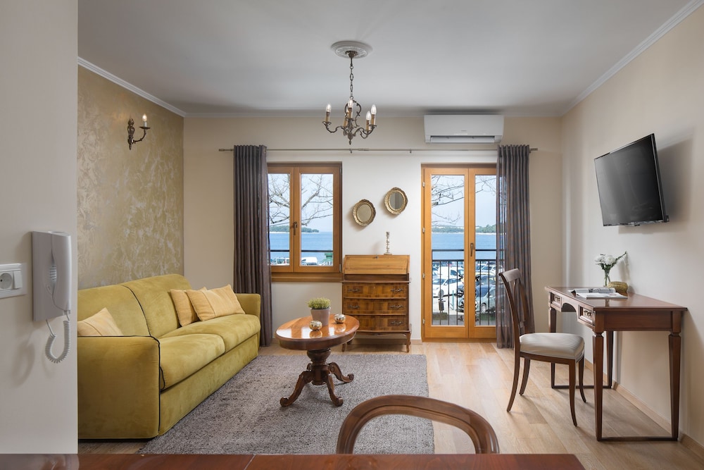 City Apartment, 1 Bedroom, Sea View