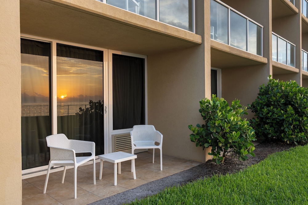 Suite, 1 Bedroom, Oceanfront (King) photo 3