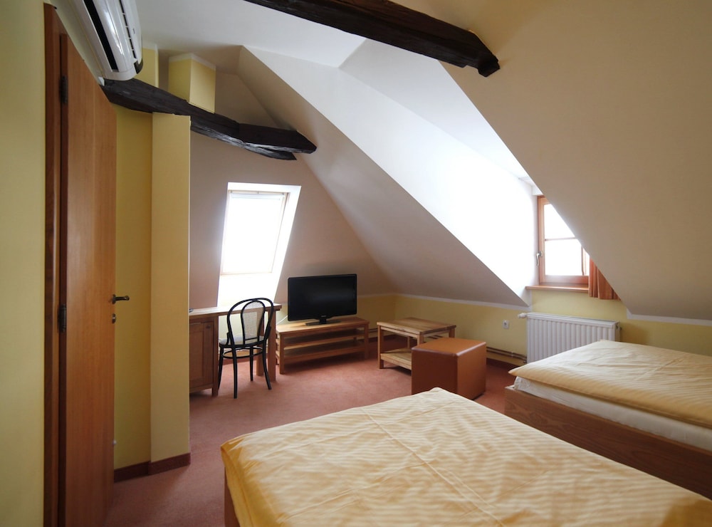 Twin Room, City View photo 3