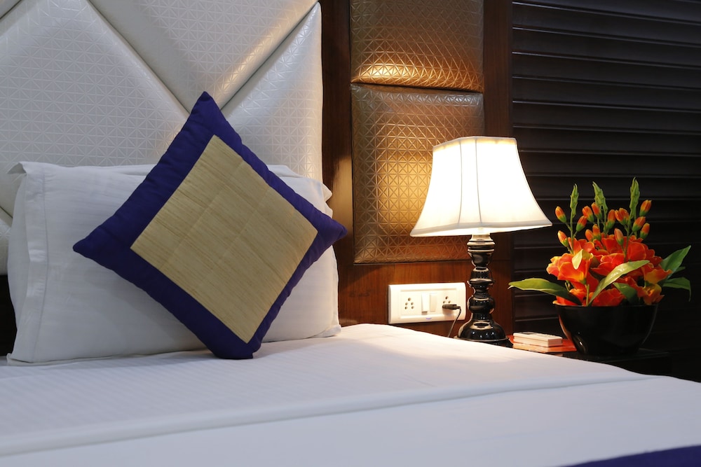 Deluxe Room, 1 King Bed - Photo 4