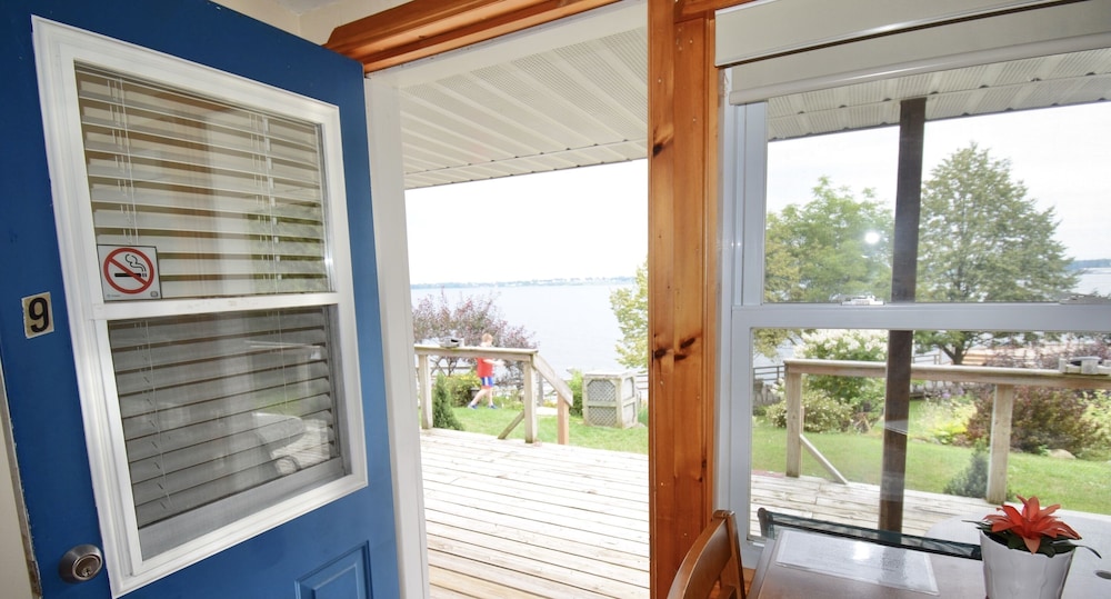 Deluxe Double Room, Ensuite, River View (Superior Queen room)