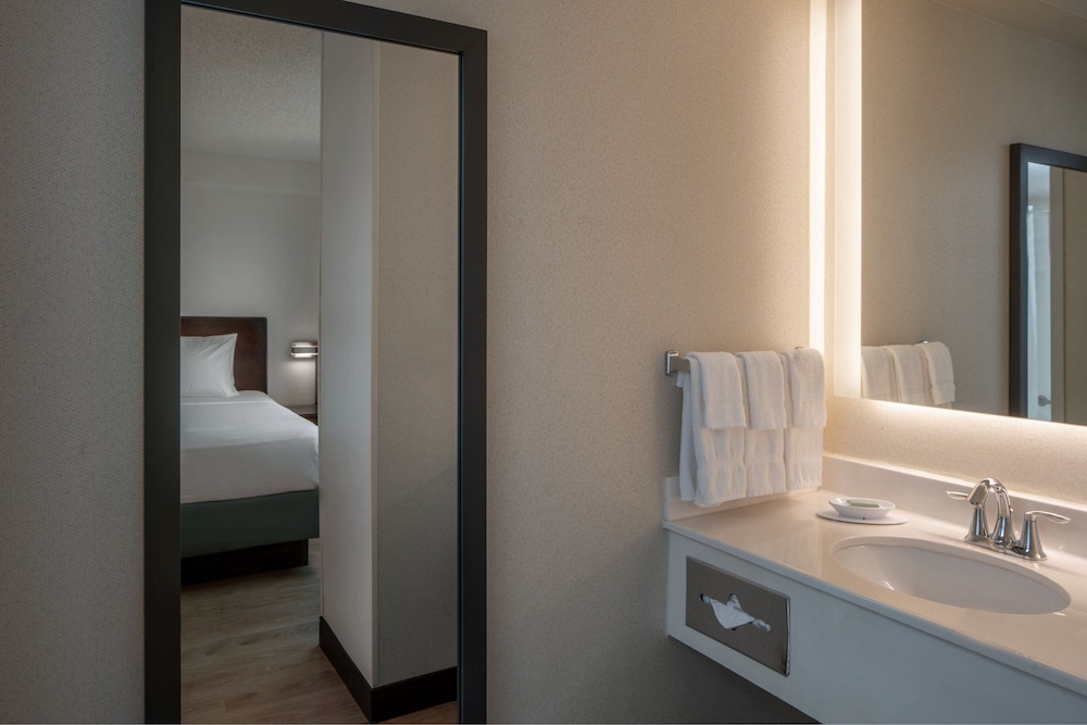 Suite, 1 Bedroom (Mobility Accessible, Tub) - Photo 3