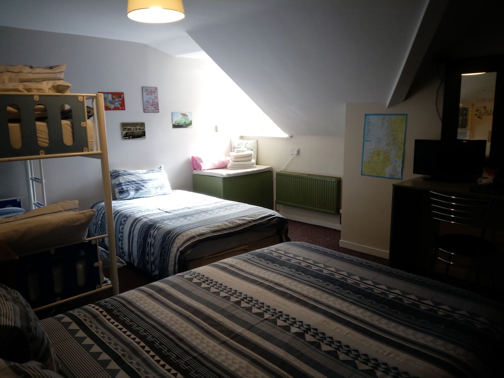 Basic Quadruple Room, Multiple Beds photo 2