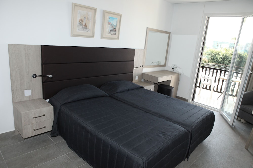 Superior Room, Garden View - Photo 3
