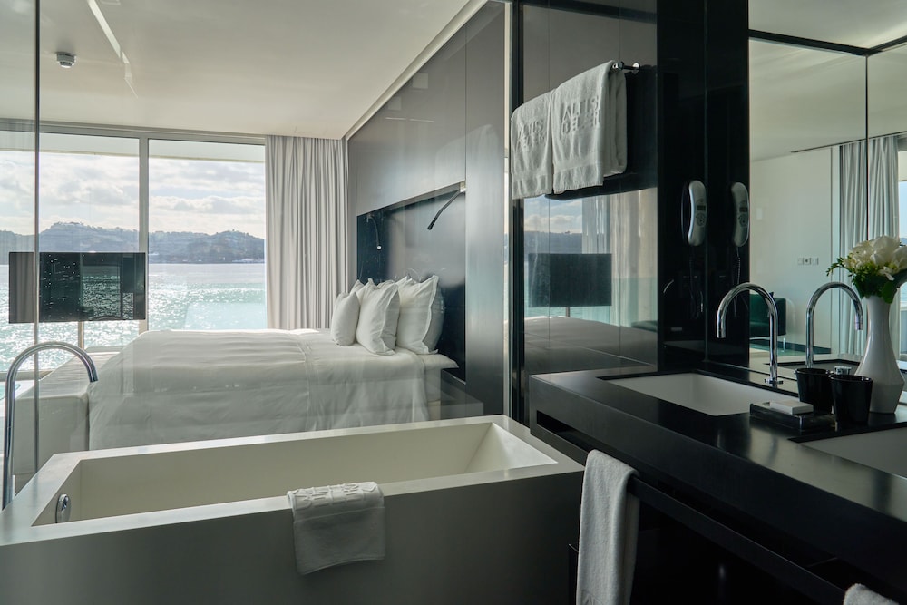 Premier Suite (Diplomatic) - Photo 2