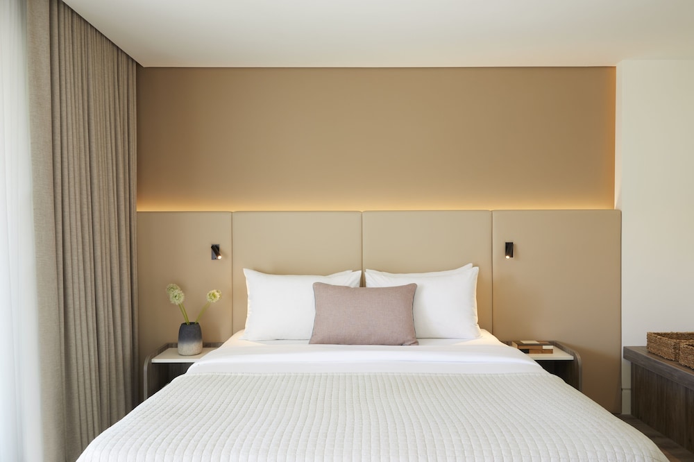 Deluxe Room - Photo 6