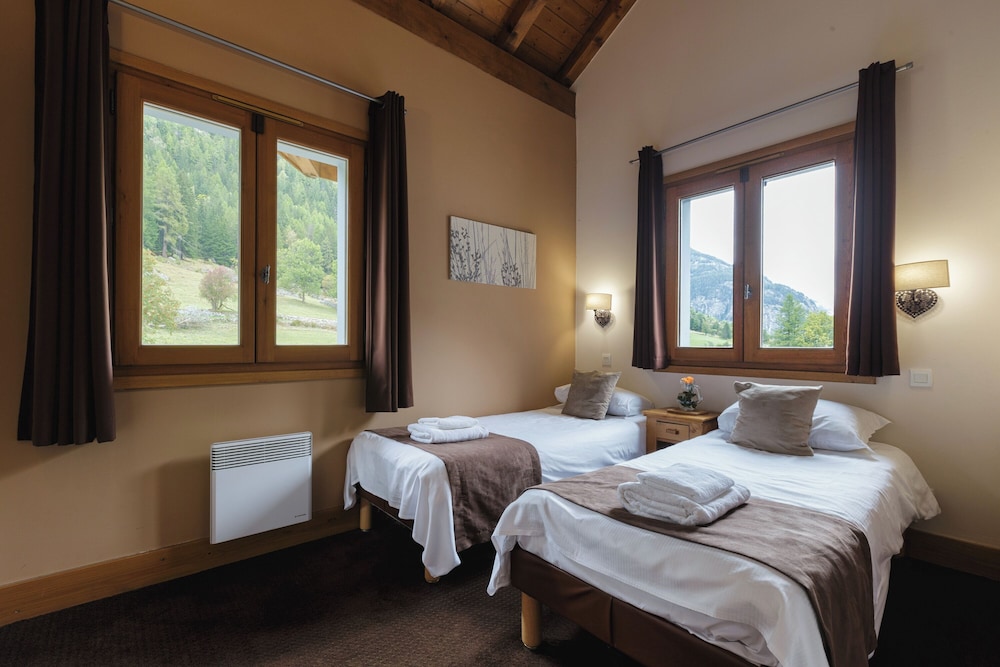 Family Apartment, Multiple Bedrooms (Vallorcine Buet 54 ski in / ski out) photo 2
