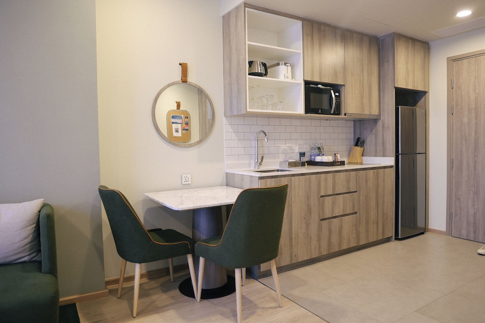 Suite, 1 Bedroom, Kitchen (Living Area) photo 2