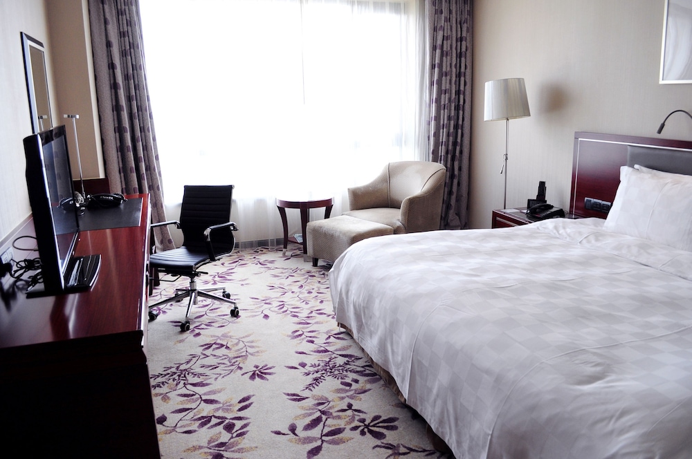 1 KING BED SUITE photo 2