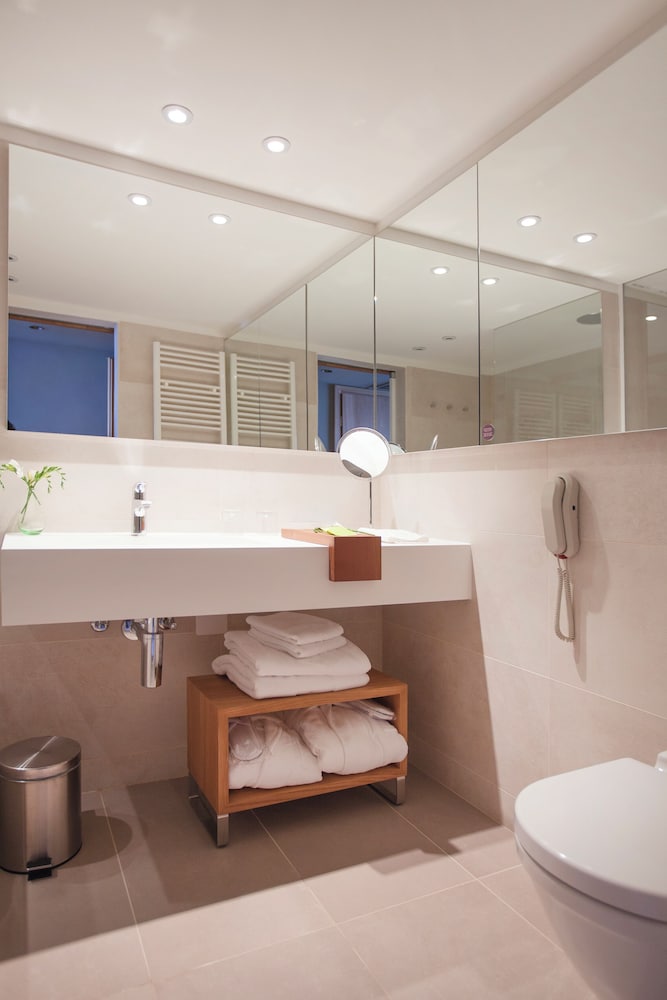 Deluxe Double or Twin Room, Balcony, Sea View thumbnail 6