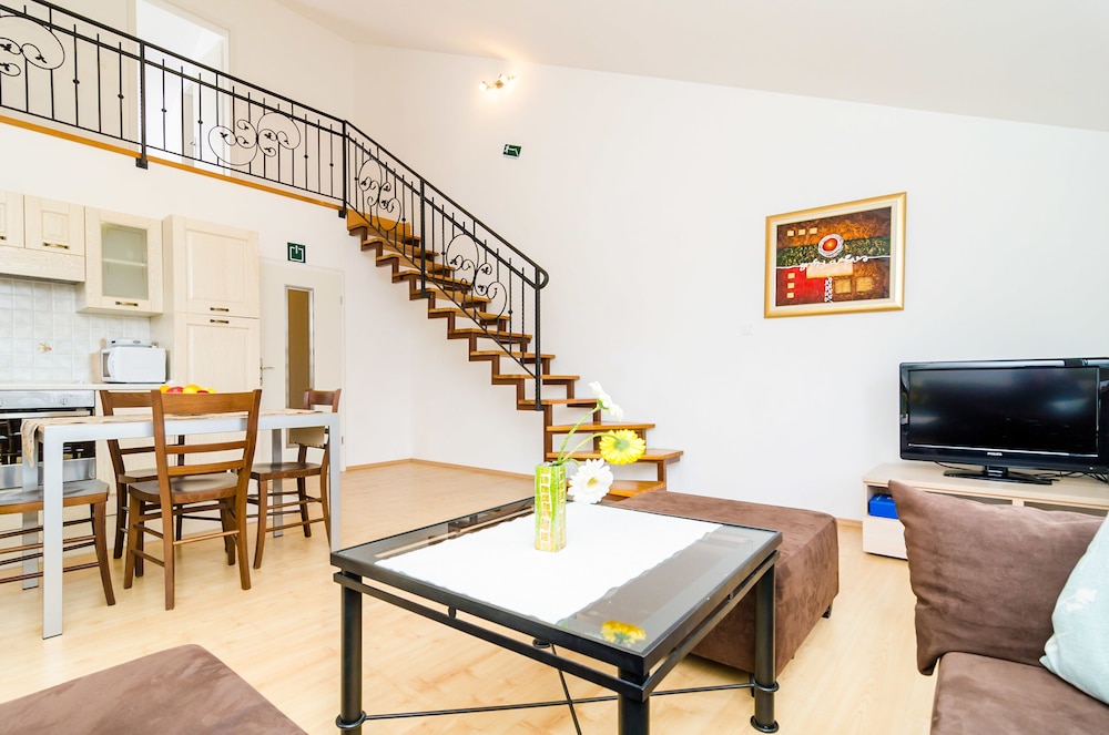 City Apartment, 1 Bedroom, Balcony (A2) photo 2