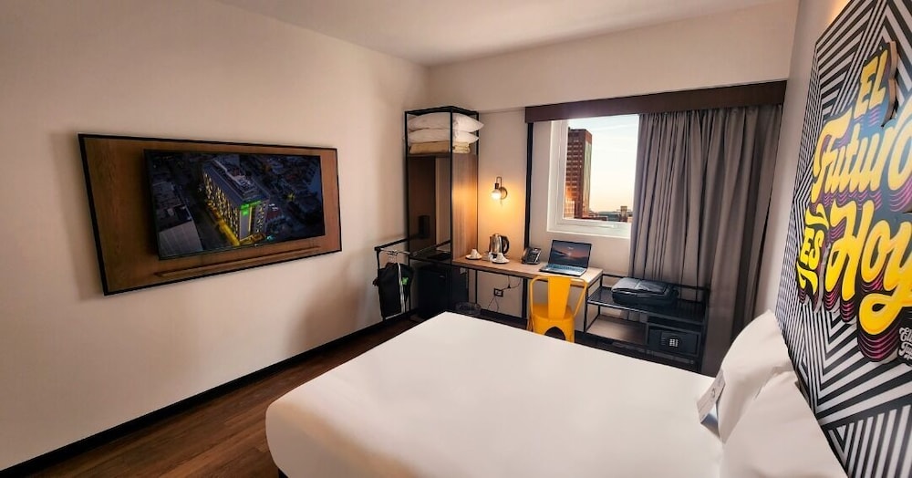 Standard Room, 1 Double Bed, Accessible (Accessible) - Photo 4