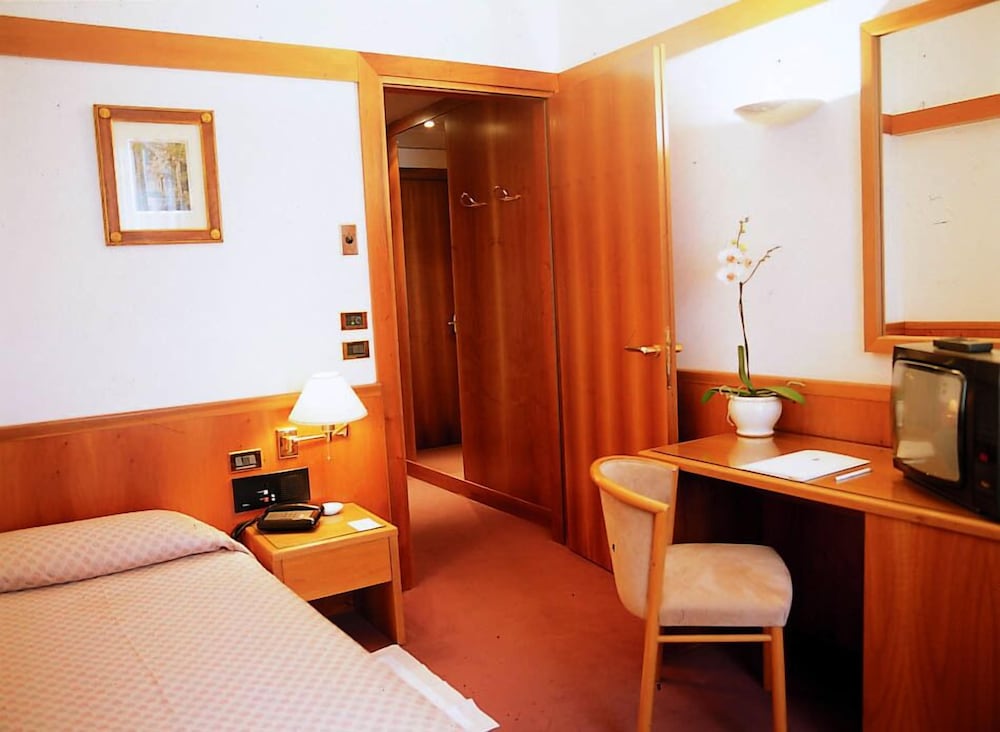 Standard Double Room Single Use, 1 Twin Bed photo 2