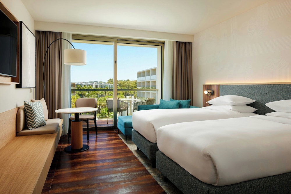 Deluxe Room, 2 Twin Beds, Resort View (Balcony) - Photo 1