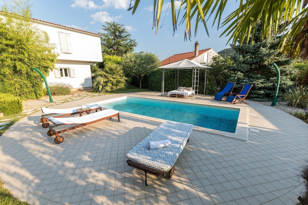 Villa photo 1